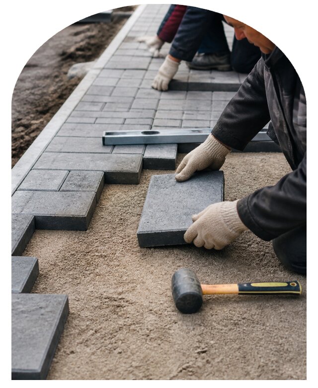 Укладка полимерпесчаной плитки под ключ на участке в Солнечногорске